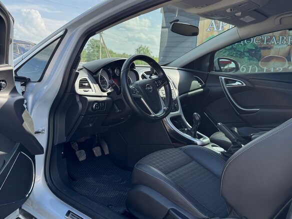 2012 Opel Astra GTC J Рестайлинг, белый - вид 3