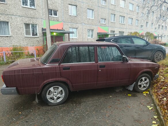 2009 Lada (ВАЗ) 2107, пурпурный, 300000 рублей - вид 3