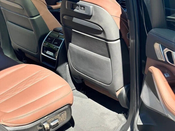 2022 BMW X7 40i I (G07), чёрный, 9690000 рублей - вид 19
