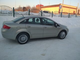 2011 Fiat Linea, золотистый, 1400000 рублей, вид 4