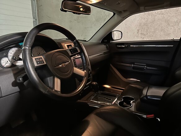 2008 Chrysler 300C SRT8 I, серебристый, 2000000 рублей - вид 7