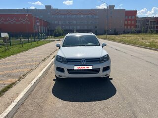 2012 Volkswagen Touareg II, белый, 1999999 рублей, вид 2