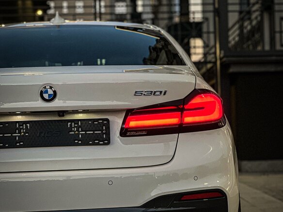 2018 BMW 5 серии 530i xDrive VII (G30/G31/G38), белый, 4575000 рублей - вид 22