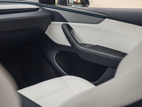 2026 Tesla Model Y Long Range I Рестайлинг, серебристый - вид 11