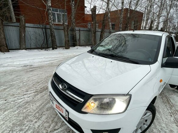 2017 Lada (ВАЗ) Granta I, белый, 580000 рублей - вид 1