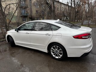 2019 Ford Fusion (North America) II Рестайлинг, белый, 2150000 рублей, вид 5