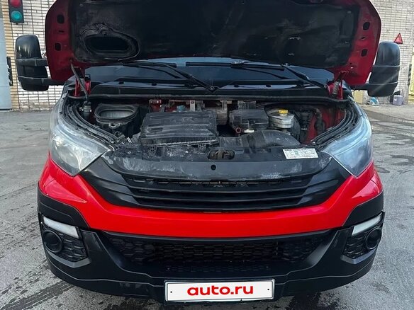2017 Iveco Daily, красный, 1875000 рублей - вид 4