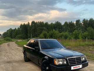 1994 Mercedes-Benz E-Класс 220 I (W124), чёрный, 310000 рублей, вид 4
