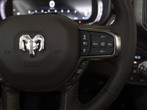 2026 Ram 1500 Crew Cab eTorque V Рестайлинг, чёрный, 12019113 рублей - вид 30