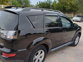 2010 Mitsubishi Outlander II Рестайлинг, чёрный, 1400000 рублей, вид 3
