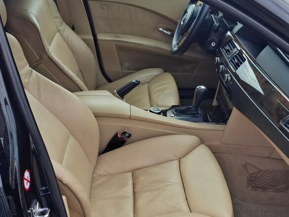 2005 BMW 5 серии 530i V (E60/E61), чёрный, 1500000 рублей - вид 8