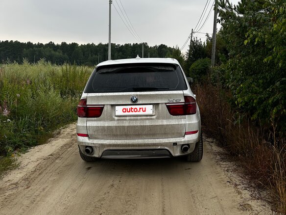 2013 BMW X5 35i II (E70) Рестайлинг, белый, 2000000 рублей - вид 1
