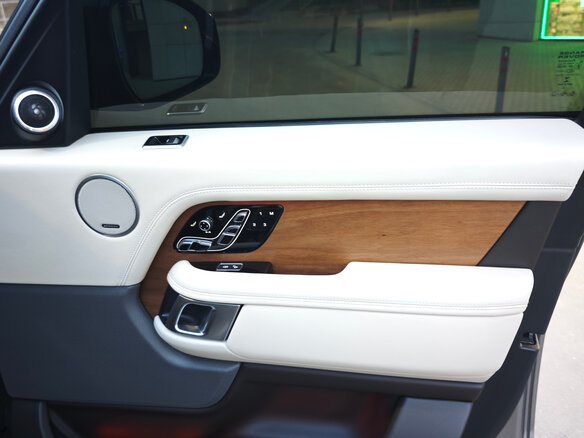 2018 Land Rover Range Rover IV Рестайлинг, бежевый, 7999908 рублей - вид 35