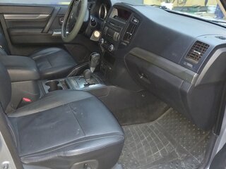 2013 Mitsubishi Pajero IV Рестайлинг 1, серебристый, 1800000 рублей, вид 2