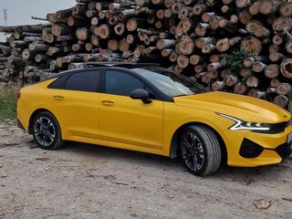 2022 Kia K5 III, жёлтый, 3100000 рублей, вид 2