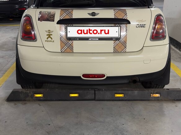 2010 Mini Hatch One II (R56) Рестайлинг, белый, 750000 рублей - вид 6
