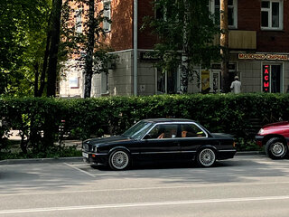1986 BMW 3 серии 318i II (E30), чёрный, 800000 рублей, вид 1