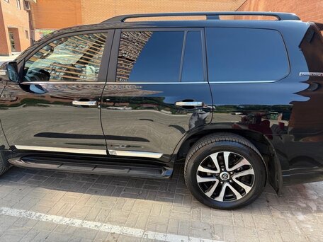 2019 Toyota Land Cruiser 200 Series Рестайлинг 2, чёрный, 7200000 рублей, вид 4