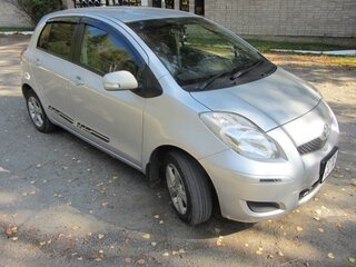2008 Toyota Vitz II (XP90), серебристый, 750000 рублей, вид 2