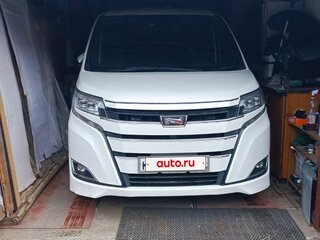 2017 Toyota Noah III (R80), белый, 2050000 рублей, вид 1