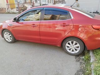 2015 Kia Rio III Рестайлинг, красный, 900000 рублей, вид 2