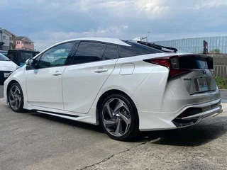 2022 Toyota Prius IV Рестайлинг (XW50), белый, 1450005 рублей, вид 4