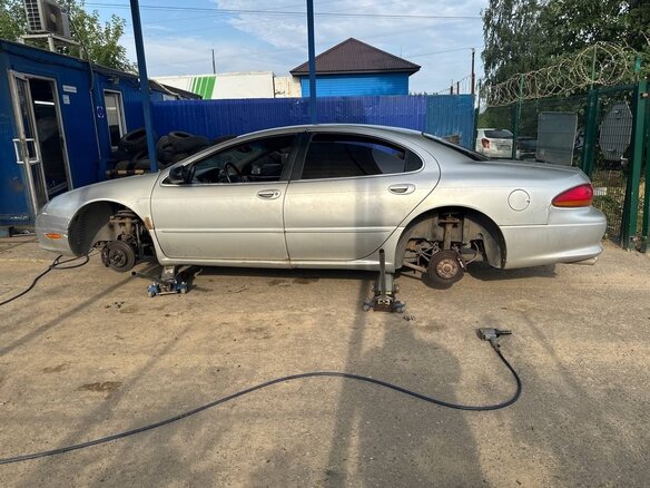 2002 Chrysler Concorde II, серебристый, 350000 рублей - вид 1