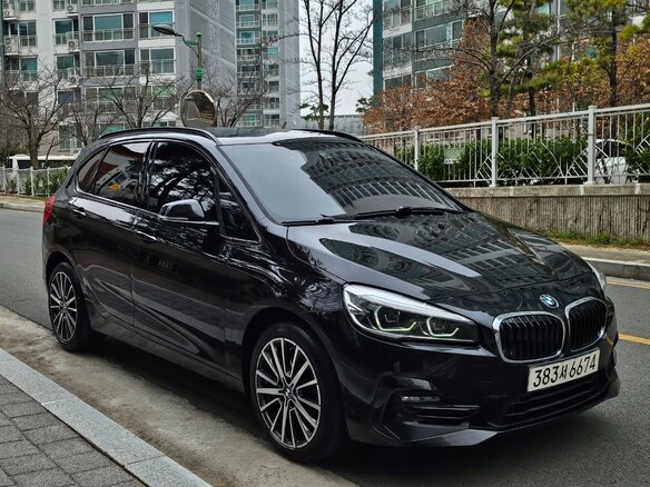 2020 BMW 2 серии Active Tourer 218d F45 Рестайлинг, чёрный, 2200000 рублей - вид 3