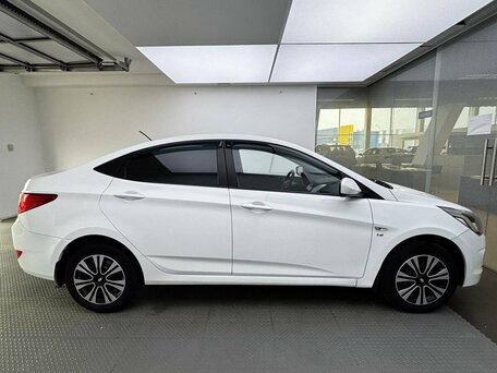 2016 Hyundai Solaris I Рестайлинг, белый, 869900 рублей, вид 4