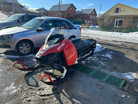 2014 BRP Ski-Doo Summit 800, красный, 600000 рублей - вид 2