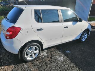 2013 Skoda Fabia II Рестайлинг, белый, 550000 рублей, вид 1