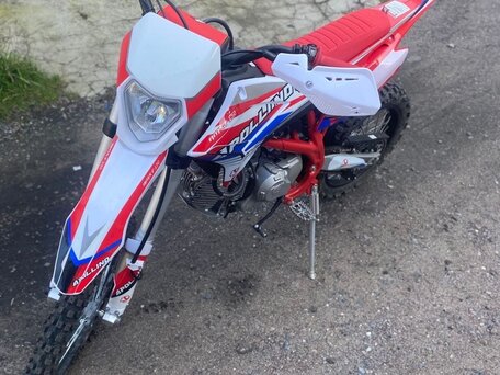 2025 Apollo RXF Junior 110E, красный, 105000 рублей, вид 4