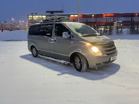 2011 Hyundai H-1 II, серебристый - вид 2