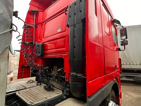 2005 DAF XF 95, красный, 1750000 рублей, вид 2