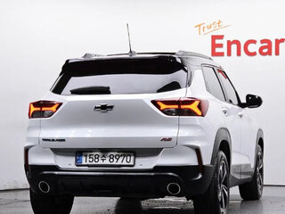 2023 Chevrolet TrailBlazer III Рестайлинг, белый, 1750000 рублей, вид 4