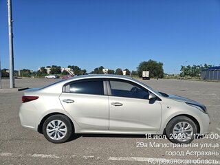 2018 Kia Rio IV, бежевый, 1549900 рублей, вид 3