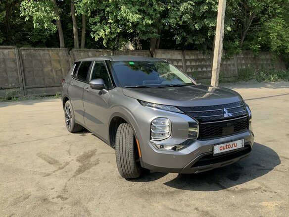 2021 Mitsubishi Outlander IV, серый, 3300000 рублей - вид 3