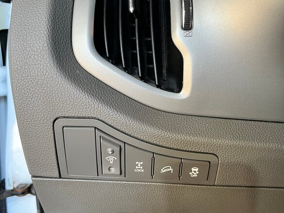 2011 Kia Sportage III, белый, 1370000 рублей - вид 13