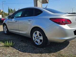 2012 Opel Astra J Рестайлинг, серебристый, 590000 рублей, вид 5