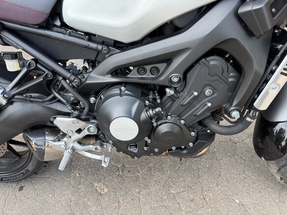 2020 Yamaha XSR900, серебристый, 970000 рублей - вид 11