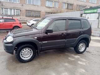 2018 Chevrolet Niva I Рестайлинг, коричневый, 850000 рублей, вид 4