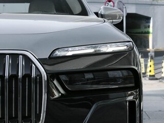 2025 BMW 7 серии 740i xDrive VII (G70), чёрный, 16760000 рублей, вид 4