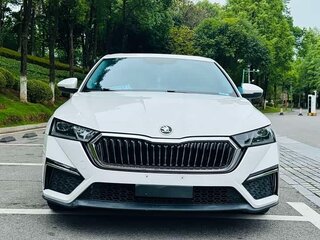 2023 Skoda Octavia IV (A8), белый, 1890000 рублей, вид 3