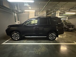 2022 Toyota Land Cruiser Prado 150 Series Рестайлинг 3, чёрный, 5690000 рублей, вид 2