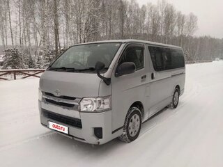2015 Toyota HiAce H200 Рестайлинг, серебристый, 3000000 рублей, вид 1