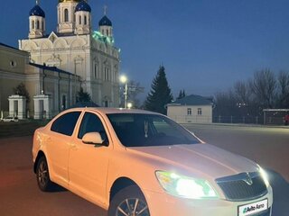 2010 Skoda Octavia II (A5) Рестайлинг, белый, 500000 рублей, вид 1