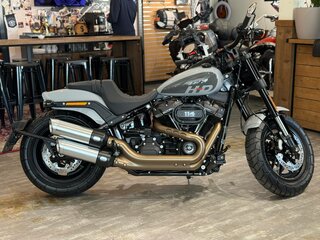 2024 Harley-Davidson Fat Bob, серый, 2950000 рублей, вид 2