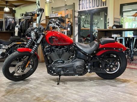 2023 Harley-Davidson Street Bob, красный, 1940000 рублей, вид 5