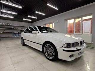 2002 BMW 5 серии 540i IV (E39) Рестайлинг, белый, 3500000 рублей, вид 5