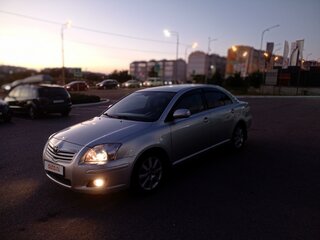 2007 Toyota Avensis II Рестайлинг, серебристый, 1050000 рублей, вид 3